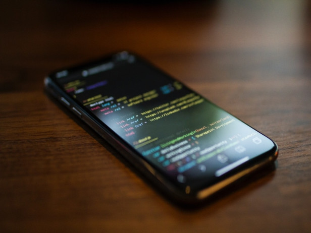 Approaching App Development: Using the Dedicated Team Model